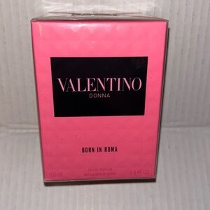 Valentino Donna Born In Roma